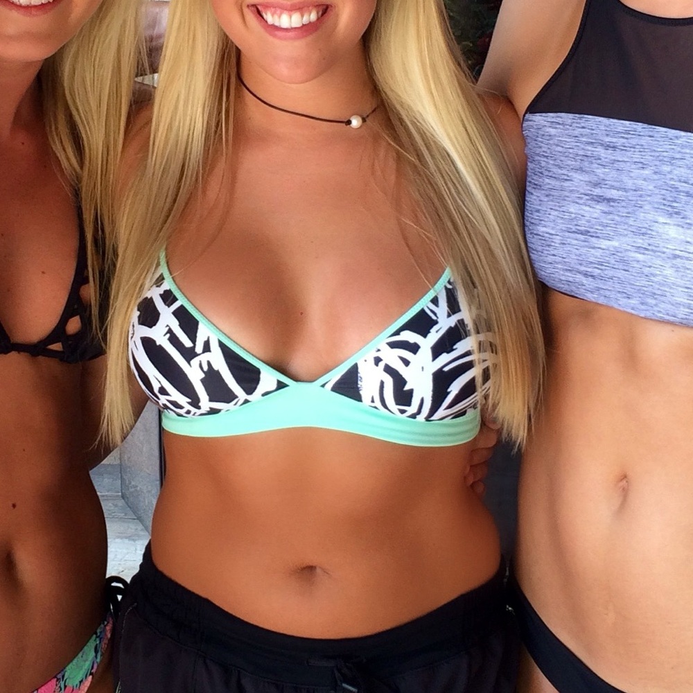 REVERSIBLE LULULEMON BIKINI SET - Picture 5 of 9